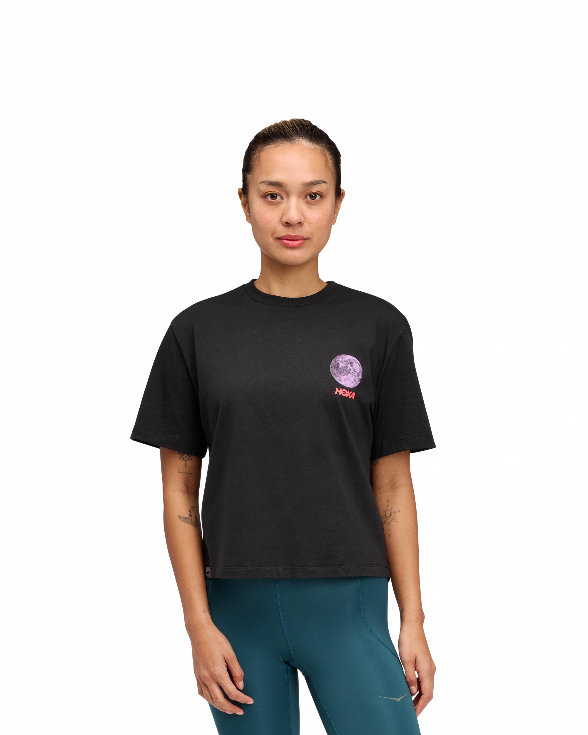 W HOKA COLLAGE GPX TEE